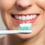 forma correcta de cepillarse los dientes